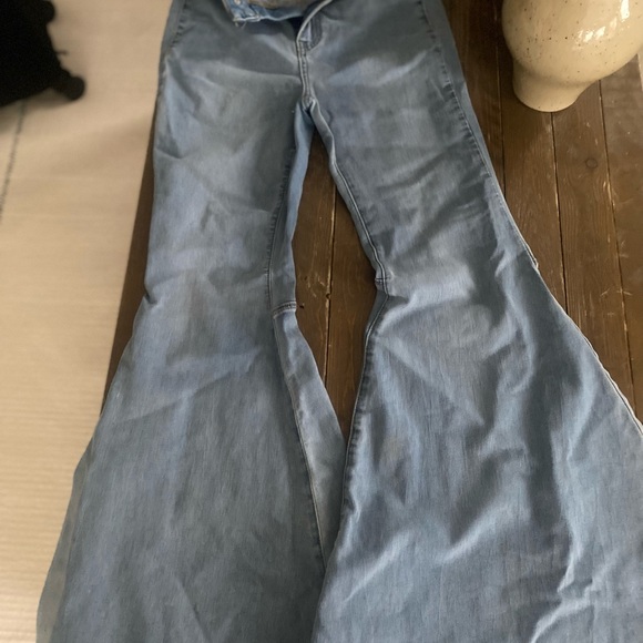 Free People size 27 flared light wash jeans. New with tags. - Picture 7 of 8